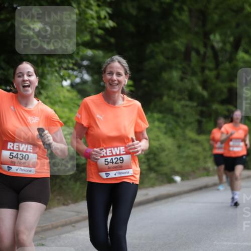 15.06.2025 - REWE Women's Run Jannik Wohlers http://msf.ph/oto/7973839 15.06.2025 10:08:35 Laufen 5430, 5429 meine-sportfotos.de