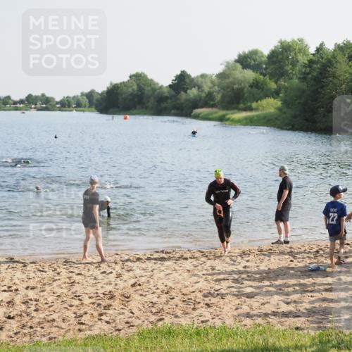 21.06.2025 - 27. Vierlanden-Triathlon MichiJ http://msf.ph/oto/7973879 15.06.2026 08:38:39 Schwimmen 2, 27, 35, 45, 86, 126 meine-sportfotos.de
