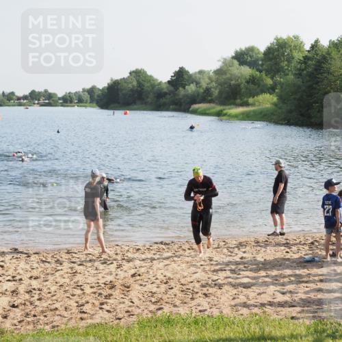 21.06.2025 - 27. Vierlanden-Triathlon MichiJ http://msf.ph/oto/7973889 15.06.2026 08:38:40 Schwimmen 2, 27, 35, 86, 126 meine-sportfotos.de
