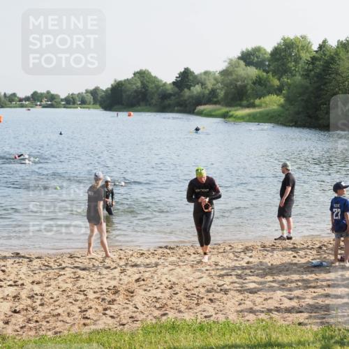 21.06.2025 - 27. Vierlanden-Triathlon MichiJ http://msf.ph/oto/7973892 15.06.2026 08:38:40 Schwimmen 2, 27, 35, 86, 126 meine-sportfotos.de