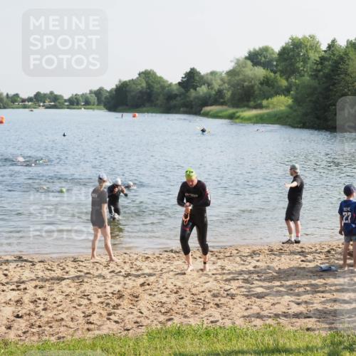 21.06.2025 - 27. Vierlanden-Triathlon MichiJ http://msf.ph/oto/7973902 15.06.2026 08:38:41 Schwimmen 2, 27, 86, 126, 182 meine-sportfotos.de