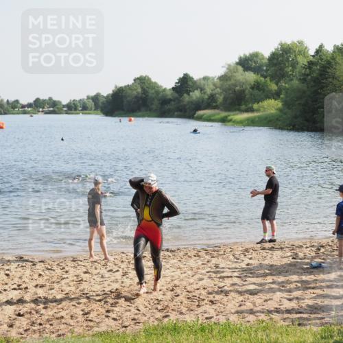 21.06.2025 - 27. Vierlanden-Triathlon MichiJ http://msf.ph/oto/7974015 15.06.2026 08:38:55 Schwimmen 94, 182 meine-sportfotos.de