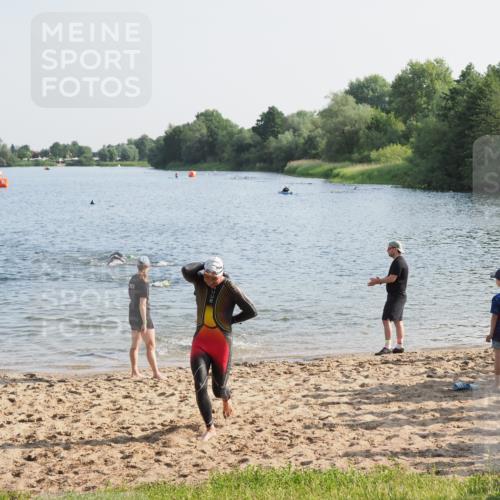 21.06.2025 - 27. Vierlanden-Triathlon MichiJ http://msf.ph/oto/7974020 15.06.2026 08:38:55 Schwimmen 94, 182 meine-sportfotos.de