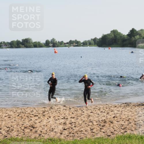 21.06.2025 - 27. Vierlanden-Triathlon MichiJ http://msf.ph/oto/7974099 15.06.2026 08:39:07 Schwimmen 77, 120, 165 meine-sportfotos.de