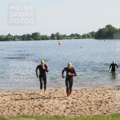 21.06.2025 - 27. Vierlanden-Triathlon MichiJ http://msf.ph/oto/7974134 15.06.2026 08:39:09 Schwimmen 77, 120, 165 meine-sportfotos.de