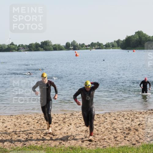 21.06.2025 - 27. Vierlanden-Triathlon MichiJ http://msf.ph/oto/7974168 15.06.2026 08:39:10 Schwimmen 77, 120, 132, 165 meine-sportfotos.de