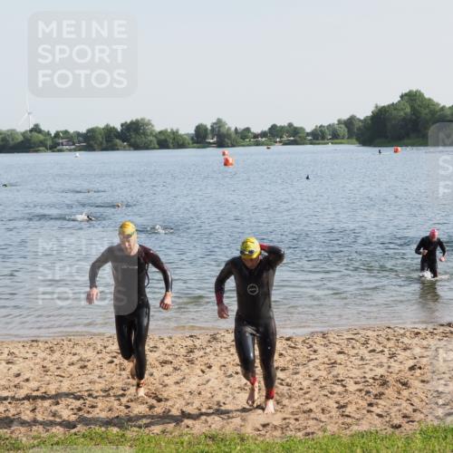 21.06.2025 - 27. Vierlanden-Triathlon MichiJ http://msf.ph/oto/7974173 15.06.2026 08:39:10 Schwimmen 77, 120, 132, 165 meine-sportfotos.de