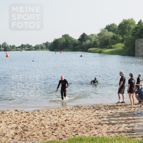21.06.2025 - 27. Vierlanden-Triathlon MichiJ http://msf.ph/oto/7974178 15.06.2026 08:39:13 Schwimmen 77, 120, 132, 165 meine-sportfotos.de