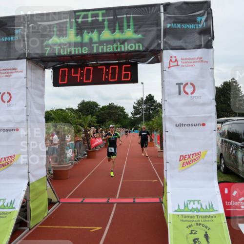 15.06.2025 - 7 Türme Triathlon Michael Strokosch http://msf.ph/oto/7974372 15.06.2025 14:07:06 Ziel 501 meine-sportfotos.de