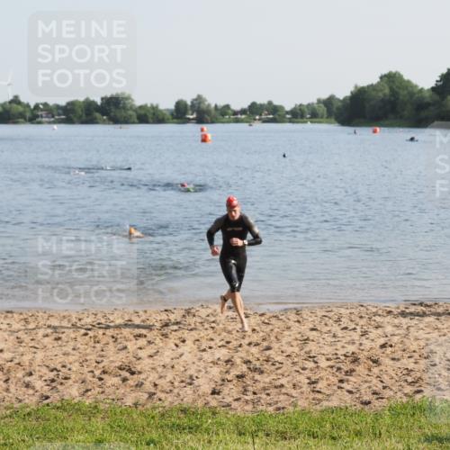 21.06.2025 - 27. Vierlanden-Triathlon MichiJ http://msf.ph/oto/7974388 15.06.2026 08:39:43 Schwimmen 59 meine-sportfotos.de