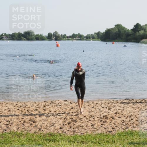 21.06.2025 - 27. Vierlanden-Triathlon MichiJ http://msf.ph/oto/7974412 15.06.2026 08:39:43 Schwimmen 59 meine-sportfotos.de