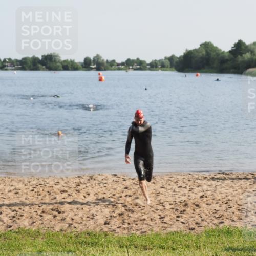 21.06.2025 - 27. Vierlanden-Triathlon MichiJ http://msf.ph/oto/7974416 15.06.2026 08:39:43 Schwimmen 59 meine-sportfotos.de