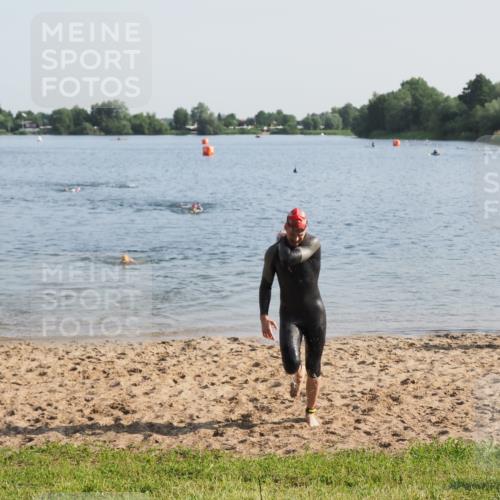 21.06.2025 - 27. Vierlanden-Triathlon MichiJ http://msf.ph/oto/7974433 15.06.2026 08:39:44 Schwimmen 59 meine-sportfotos.de