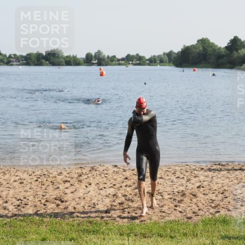 21.06.2025 - 27. Vierlanden-Triathlon MichiJ http://msf.ph/oto/7974439 15.06.2026 08:39:44 Schwimmen 59 meine-sportfotos.de