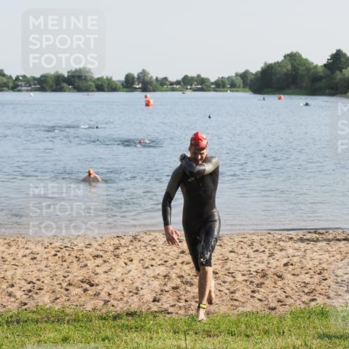 21.06.2025 - 27. Vierlanden-Triathlon MichiJ http://msf.ph/oto/7974453 15.06.2026 08:39:44 Schwimmen 59 meine-sportfotos.de