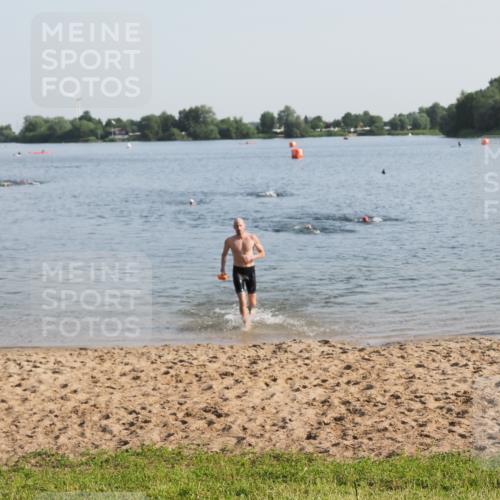 21.06.2025 - 27. Vierlanden-Triathlon MichiJ http://msf.ph/oto/7974471 15.06.2026 08:39:53 Schwimmen 3 meine-sportfotos.de