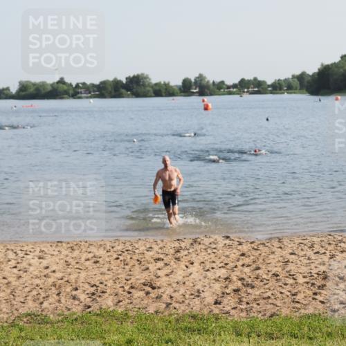 21.06.2025 - 27. Vierlanden-Triathlon MichiJ http://msf.ph/oto/7974476 15.06.2026 08:39:53 Schwimmen 3 meine-sportfotos.de