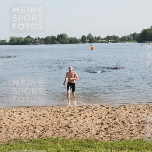 21.06.2025 - 27. Vierlanden-Triathlon MichiJ http://msf.ph/oto/7974500 15.06.2026 08:39:53 Schwimmen 3 meine-sportfotos.de