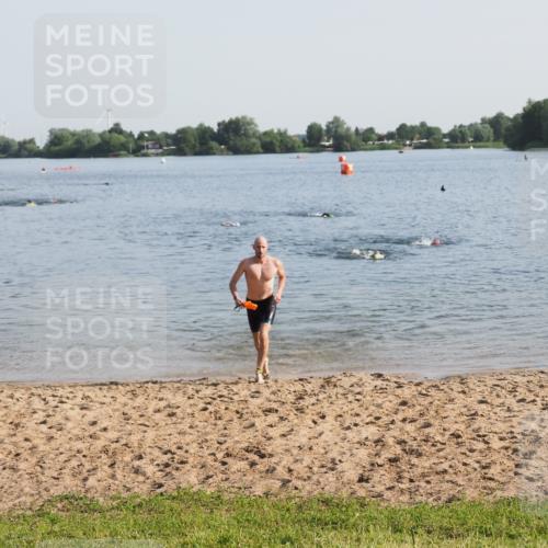 21.06.2025 - 27. Vierlanden-Triathlon MichiJ http://msf.ph/oto/7974515 15.06.2026 08:39:54 Schwimmen 3 meine-sportfotos.de