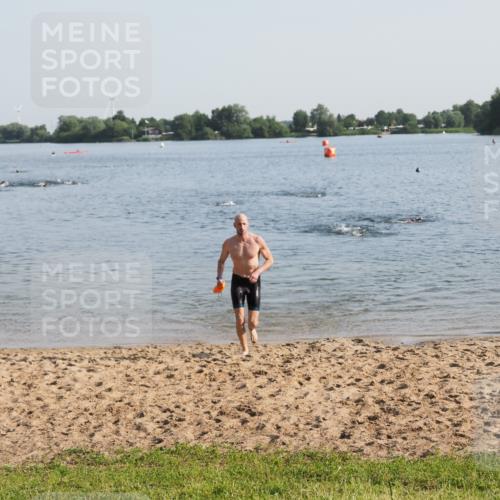21.06.2025 - 27. Vierlanden-Triathlon MichiJ http://msf.ph/oto/7974534 15.06.2026 08:39:54 Schwimmen 3 meine-sportfotos.de