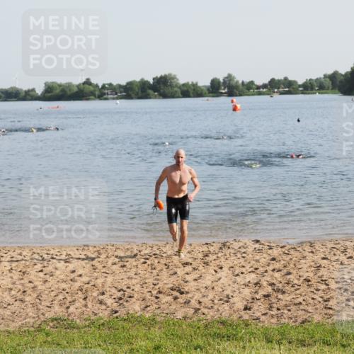 21.06.2025 - 27. Vierlanden-Triathlon MichiJ http://msf.ph/oto/7974544 15.06.2026 08:39:55 Schwimmen 3 meine-sportfotos.de