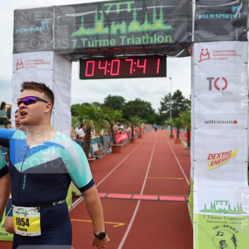 15.06.2025 - 7 Türme Triathlon Michael Strokosch http://msf.ph/oto/7974595 15.06.2025 14:07:41 Ziel 927, 1054, 1055, 1091, 1197 meine-sportfotos.de