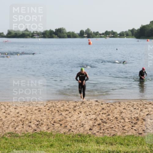 21.06.2025 - 27. Vierlanden-Triathlon MichiJ http://msf.ph/oto/7974607 15.06.2026 08:40:12 Schwimmen 67, 82 meine-sportfotos.de