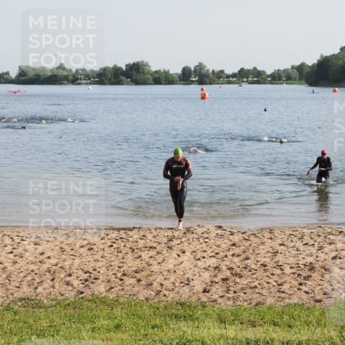 21.06.2025 - 27. Vierlanden-Triathlon MichiJ http://msf.ph/oto/7974628 15.06.2026 08:40:13 Schwimmen 67, 82 meine-sportfotos.de