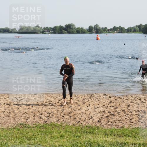 21.06.2025 - 27. Vierlanden-Triathlon MichiJ http://msf.ph/oto/7974688 15.06.2026 08:40:14 Schwimmen 67, 82 meine-sportfotos.de