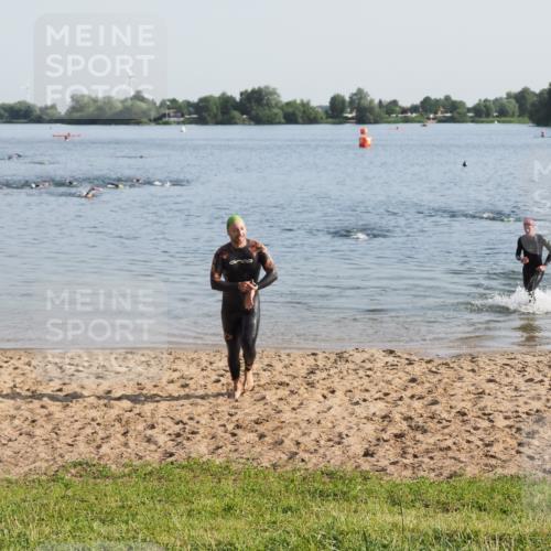 21.06.2025 - 27. Vierlanden-Triathlon MichiJ http://msf.ph/oto/7974697 15.06.2026 08:40:15 Schwimmen 67, 82 meine-sportfotos.de