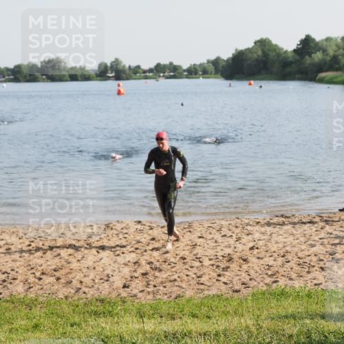 21.06.2025 - 27. Vierlanden-Triathlon MichiJ http://msf.ph/oto/7974705 15.06.2026 08:40:18 Schwimmen 67, 82 meine-sportfotos.de