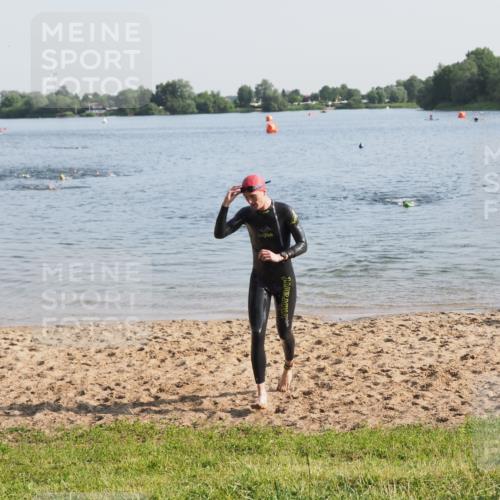 21.06.2025 - 27. Vierlanden-Triathlon MichiJ http://msf.ph/oto/7974730 15.06.2026 08:40:19 Schwimmen 67, 82 meine-sportfotos.de