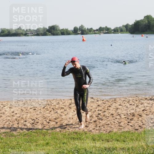 21.06.2025 - 27. Vierlanden-Triathlon MichiJ http://msf.ph/oto/7974735 15.06.2026 08:40:20 Schwimmen 67, 82 meine-sportfotos.de