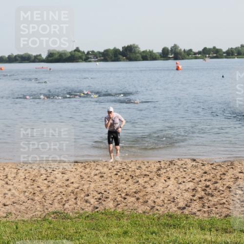 21.06.2025 - 27. Vierlanden-Triathlon MichiJ http://msf.ph/oto/7974771 15.06.2026 08:40:30 Schwimmen 7 meine-sportfotos.de