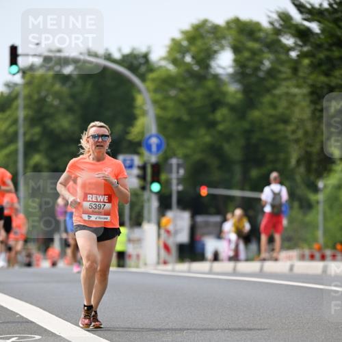 15.06.2025 - REWE Women's Run Dr. Thomas Lammeyer http://msf.ph/oto/7974782 15.06.2025 10:40:14 Laufen 5397 meine-sportfotos.de
