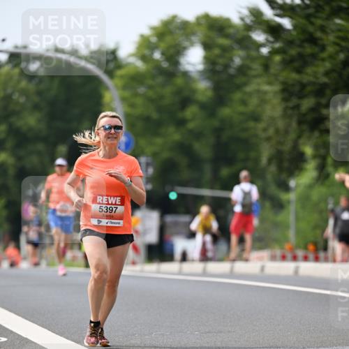 15.06.2025 - REWE Women's Run Dr. Thomas Lammeyer http://msf.ph/oto/7974806 15.06.2025 10:40:15 Laufen 5397 meine-sportfotos.de