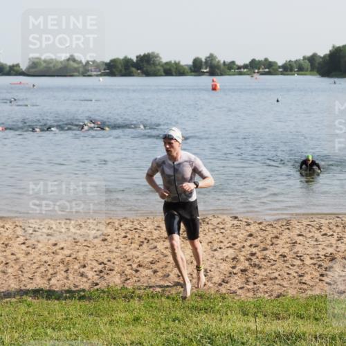 21.06.2025 - 27. Vierlanden-Triathlon MichiJ http://msf.ph/oto/7974843 15.06.2026 08:40:33 Schwimmen 7 meine-sportfotos.de