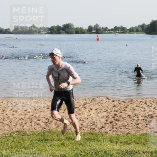 21.06.2025 - 27. Vierlanden-Triathlon MichiJ http://msf.ph/oto/7974870 15.06.2026 08:40:34 Schwimmen 7 meine-sportfotos.de