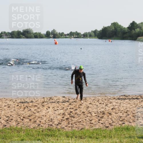 21.06.2025 - 27. Vierlanden-Triathlon MichiJ http://msf.ph/oto/7974872 15.06.2026 08:40:41 Schwimmen 5, 7 meine-sportfotos.de