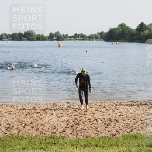 21.06.2025 - 27. Vierlanden-Triathlon MichiJ http://msf.ph/oto/7974878 15.06.2026 08:40:41 Schwimmen 5, 7 meine-sportfotos.de