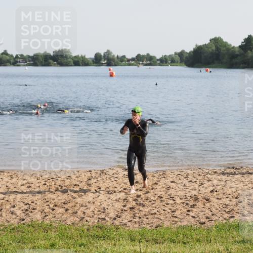 21.06.2025 - 27. Vierlanden-Triathlon MichiJ http://msf.ph/oto/7974909 15.06.2026 08:40:42 Schwimmen 5 meine-sportfotos.de