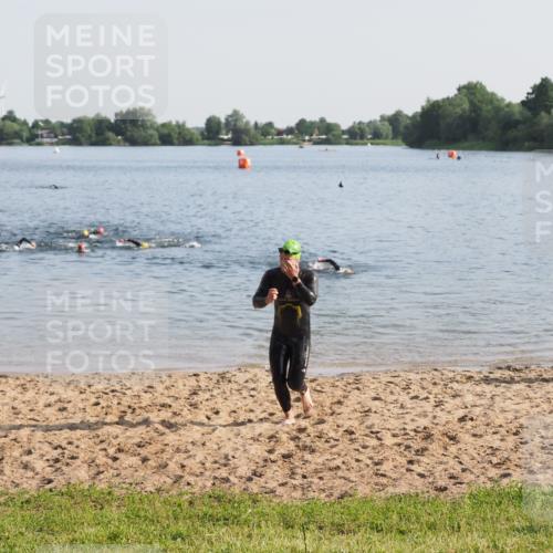 21.06.2025 - 27. Vierlanden-Triathlon MichiJ http://msf.ph/oto/7974913 15.06.2026 08:40:42 Schwimmen 5 meine-sportfotos.de