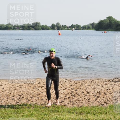 21.06.2025 - 27. Vierlanden-Triathlon MichiJ http://msf.ph/oto/7974948 15.06.2026 08:40:43 Schwimmen 5 meine-sportfotos.de