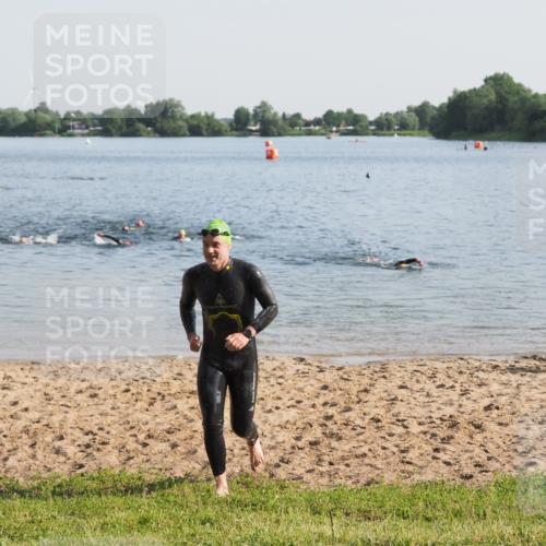 21.06.2025 - 27. Vierlanden-Triathlon MichiJ http://msf.ph/oto/7974952 15.06.2026 08:40:43 Schwimmen 5 meine-sportfotos.de