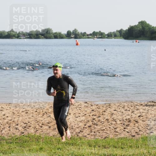 21.06.2025 - 27. Vierlanden-Triathlon MichiJ http://msf.ph/oto/7974957 15.06.2026 08:40:43 Schwimmen 5 meine-sportfotos.de