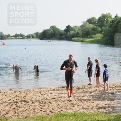 21.06.2025 - 27. Vierlanden-Triathlon MichiJ http://msf.ph/oto/7974974 15.06.2026 08:40:58 Schwimmen 99, 114 meine-sportfotos.de