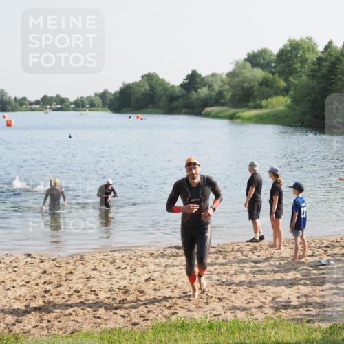 21.06.2025 - 27. Vierlanden-Triathlon MichiJ http://msf.ph/oto/7974997 15.06.2026 08:40:59 Schwimmen 99, 114, 129 meine-sportfotos.de