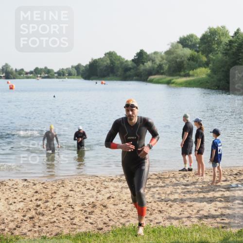 21.06.2025 - 27. Vierlanden-Triathlon MichiJ http://msf.ph/oto/7975018 15.06.2026 08:40:59 Schwimmen 99, 114, 129 meine-sportfotos.de