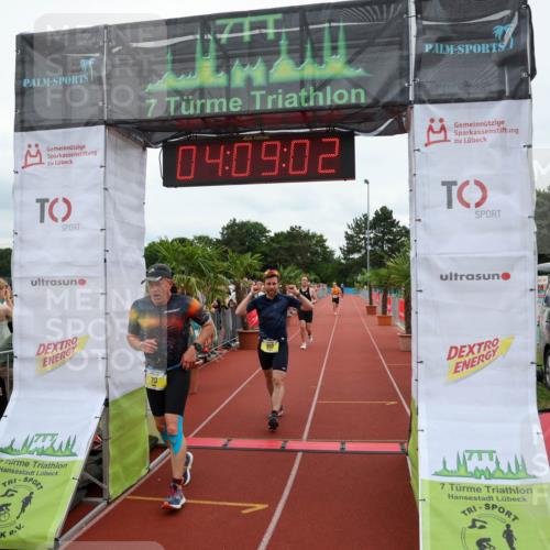 15.06.2025 - 7 Türme Triathlon Michael Strokosch http://msf.ph/oto/7975100 15.06.2025 14:09:01 Ziel 717, 860, 953, 956 meine-sportfotos.de