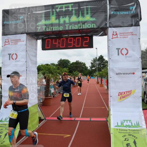 15.06.2025 - 7 Türme Triathlon Michael Strokosch http://msf.ph/oto/7975108 15.06.2025 14:09:02 Ziel 717, 860, 953, 956 meine-sportfotos.de
